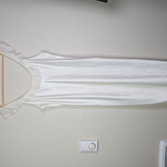 Oscar de la Renta Other - Oscar de la Renta  Chemise Ruffle Details At Neckline Size XL NwOT.